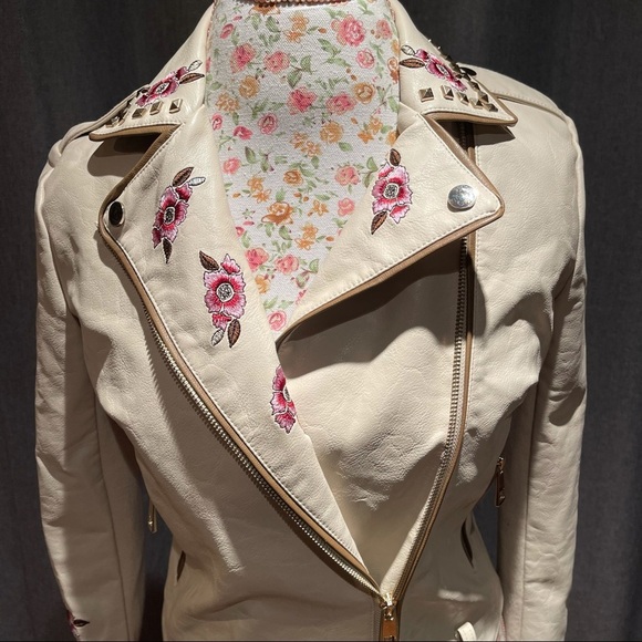 Desigual Cream Color Women’s Biker Jacket size 38 With Design in Back - Picture 2 of 16